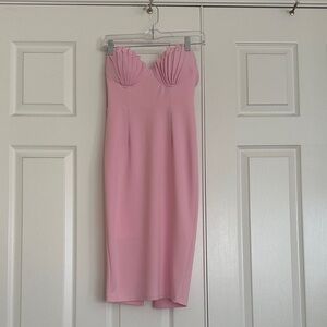 Fun and flirty Pink Strapless Dress! A cute seashell scalloped top!